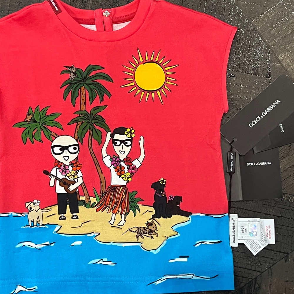 Original Dolce & Gabbana T-shirt, 100% Cotton, size 18/24 runs big UNISEX